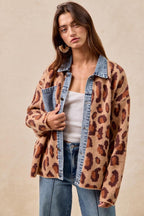 Leoparden-Hemdjacke mit Denim-Details – Ansicht 4