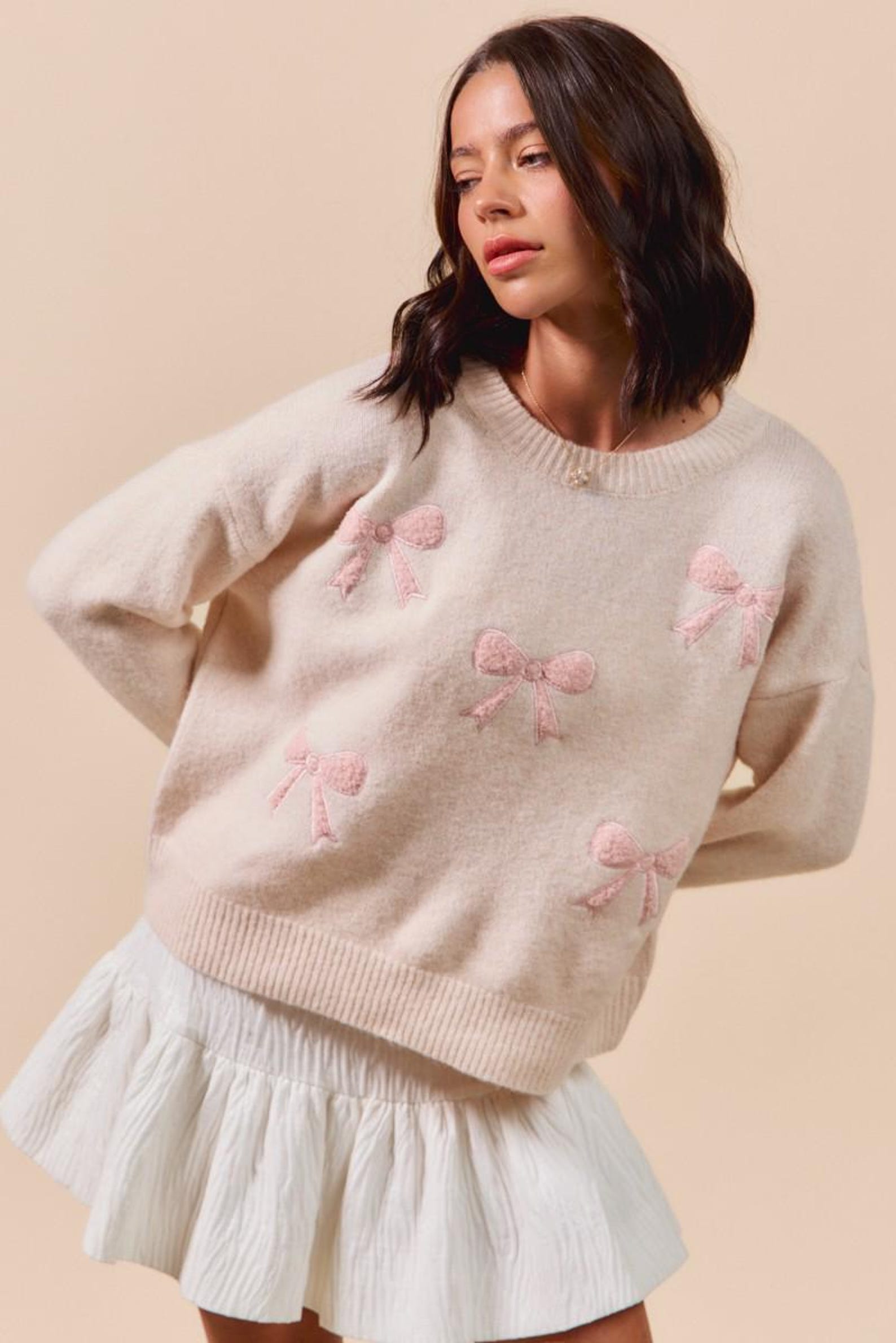 Rosa Pullover mit Schleifenstickerei