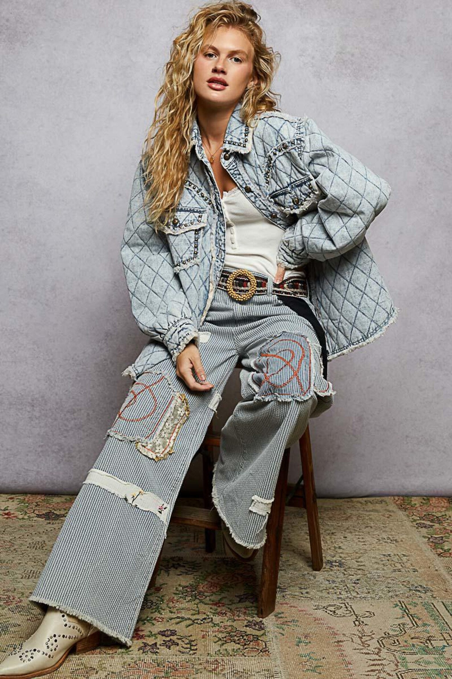 Gesteppte Jeansjacke mit Verzierungen – Ansicht 5