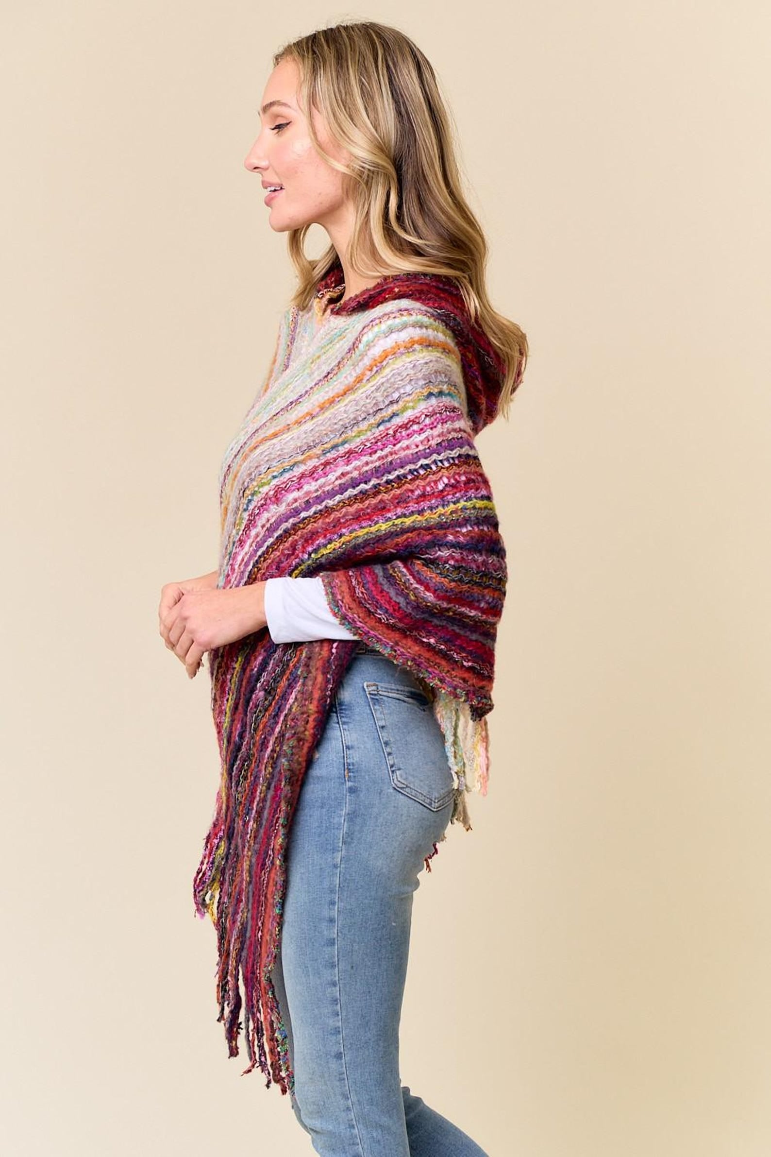 Gestreifter Poncho mit Kapuze – Ansicht 4