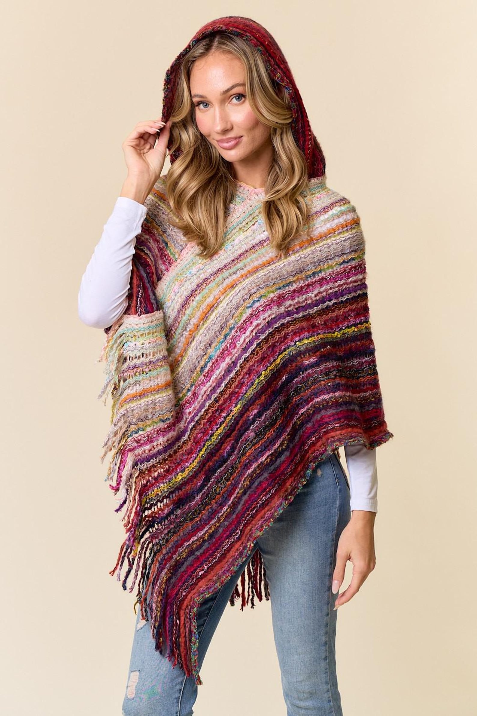Gestreifter Poncho mit Kapuze
