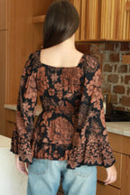 Rostrote Bluse mit Blütenprint – Ansicht 5