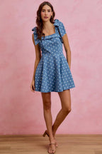 Jeans-Minikleid mit Punkten – Ansicht 4
