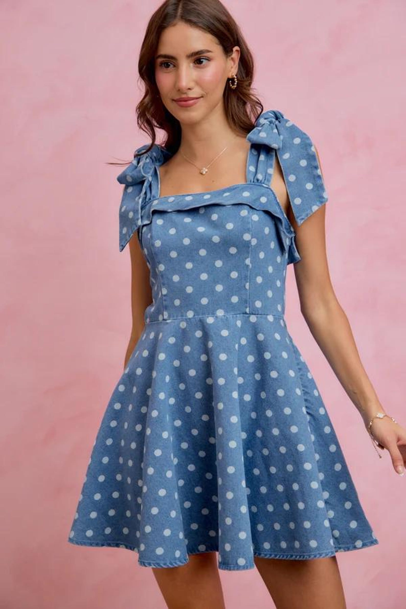 Jeans-Minikleid mit Punkten – Ansicht 5