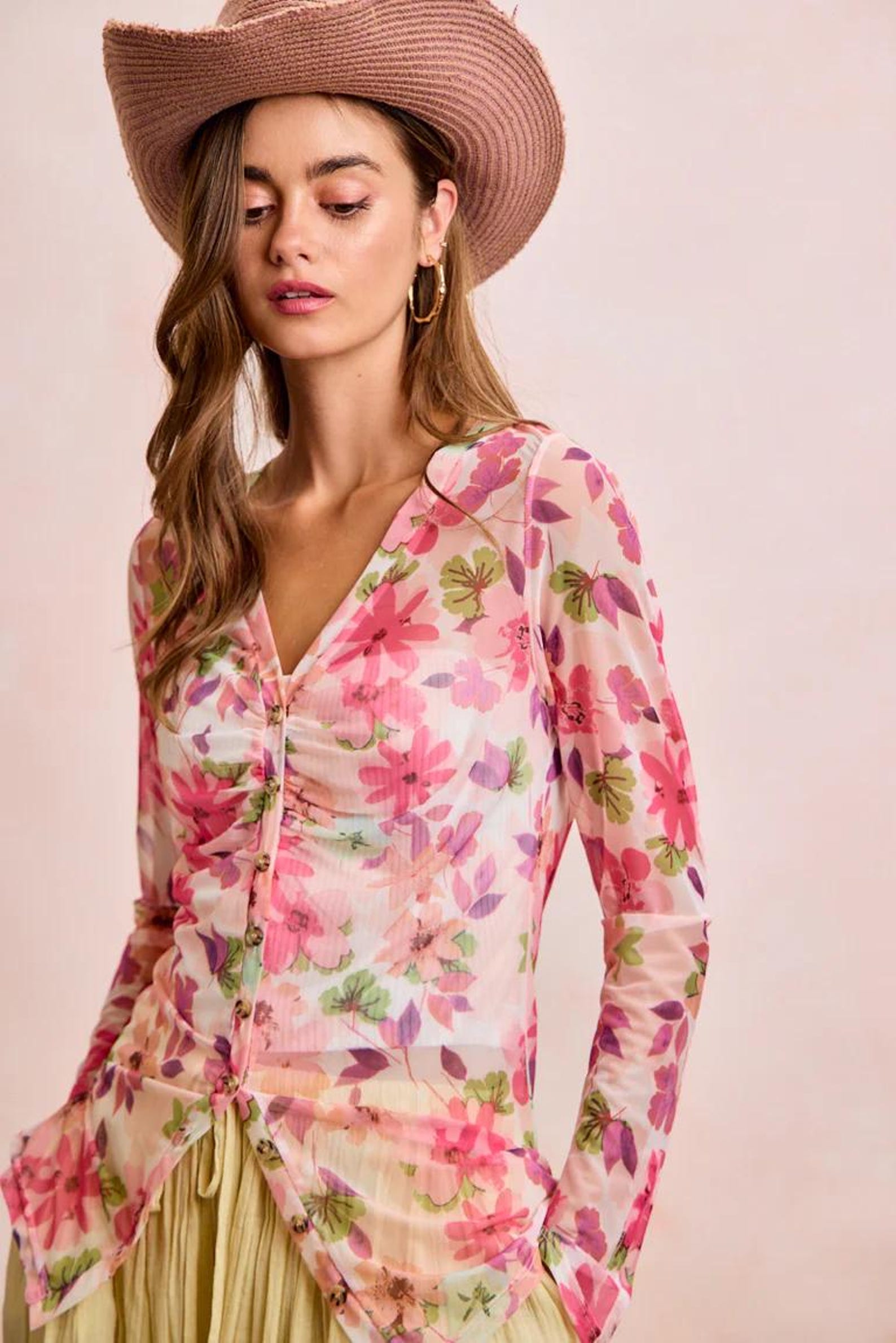Transparente Bluse mit rosa Blüten – Ansicht 2