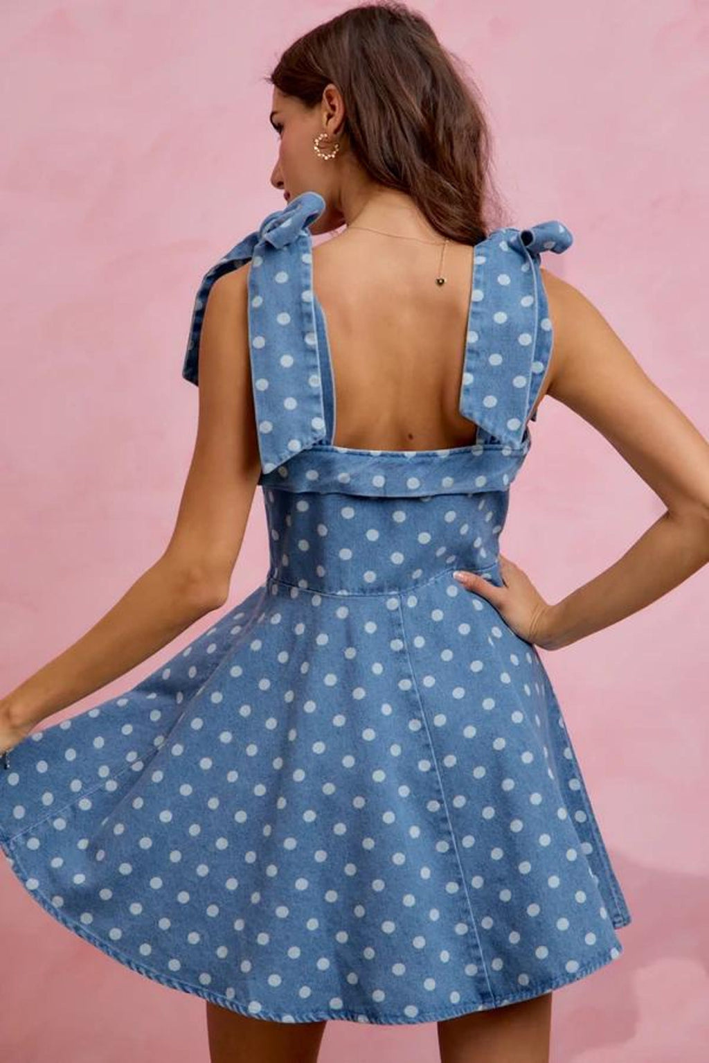 Jeans-Minikleid mit Punkten – Ansicht 2
