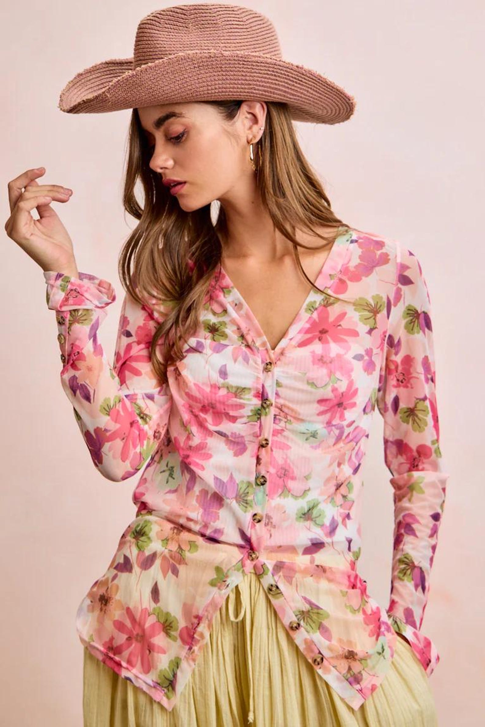 Transparente Bluse mit rosa Blüten