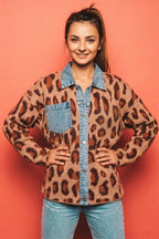 Leoparden-Hemdjacke mit Denim-Details – Ansicht 3