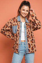 Leoparden-Hemdjacke mit Denim-Details – Ansicht 2