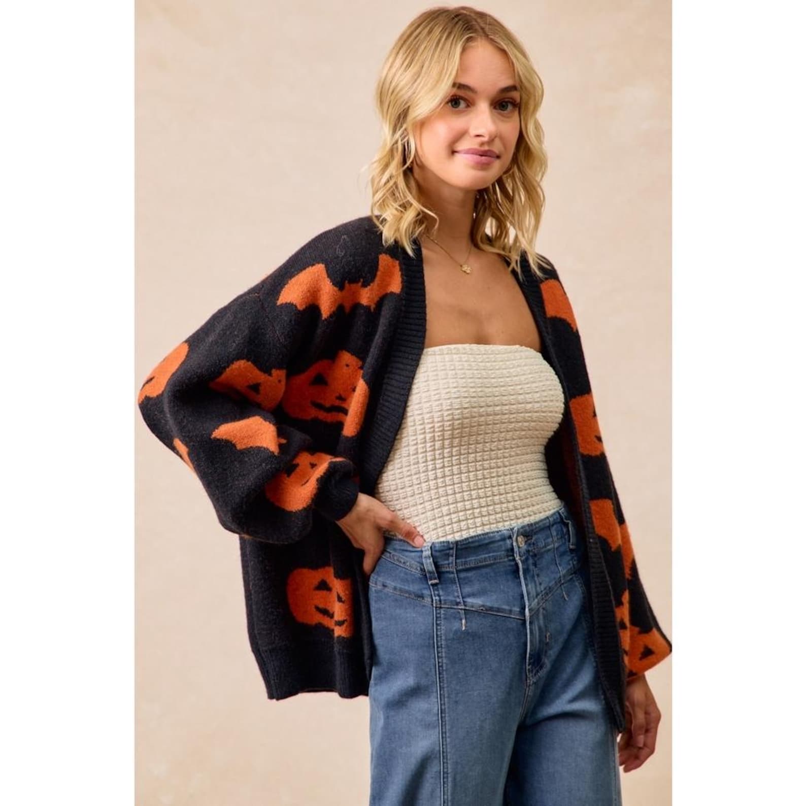 Halloween-Cardigan mit Kürbis- und Fledermausmotiv – Ansicht 4